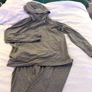 Mens Gray Reebok Worm Up Suite With Top and Pants Size XL